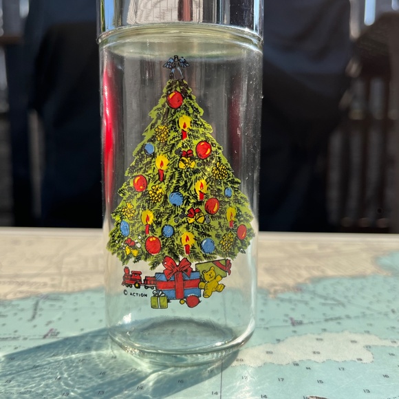 Vintage Christmas Tree Action Graphic Kitchen Shakers (2) - Picture 2 of 4